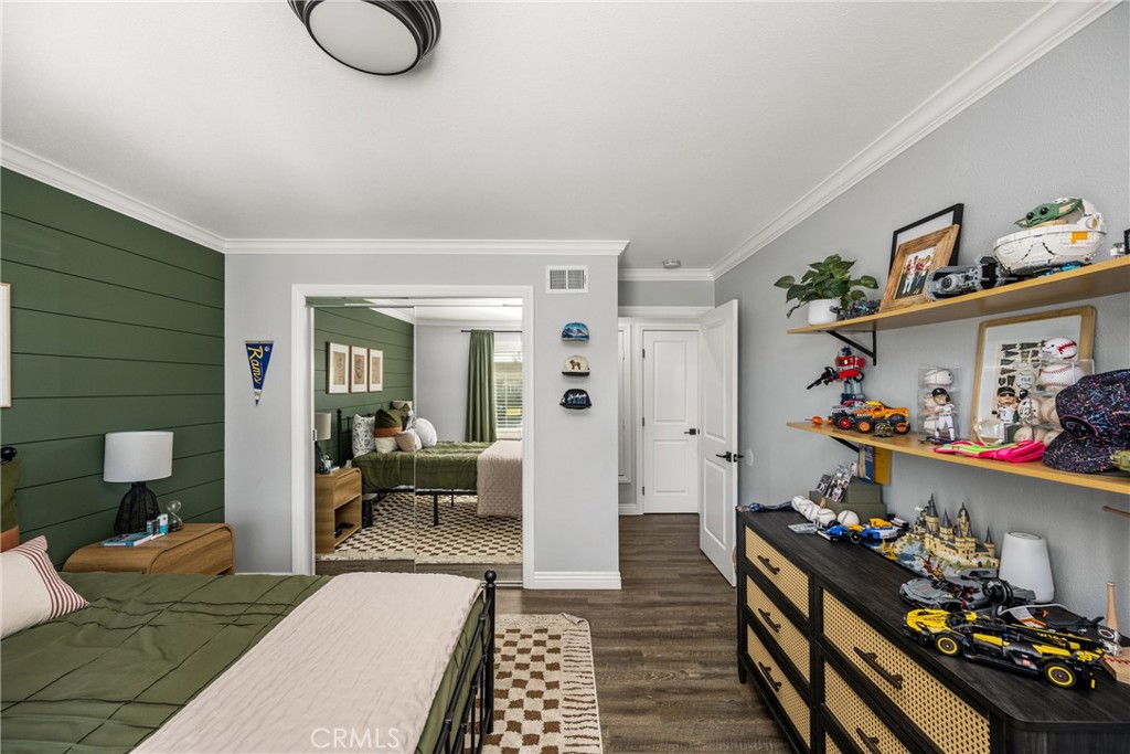 1021 E Del Mar Avenue