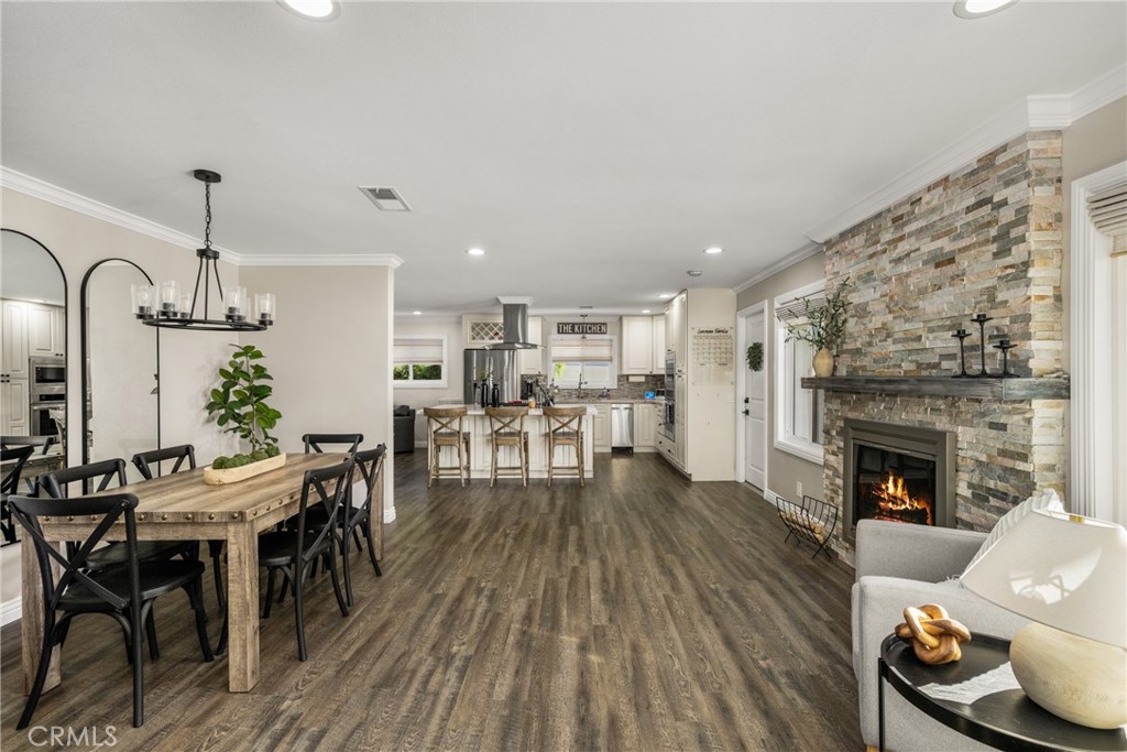 1021 E Del Mar Avenue