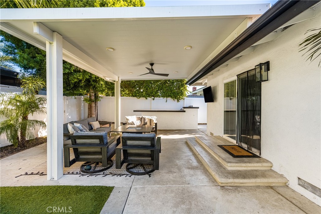 1021 E Del Mar Avenue