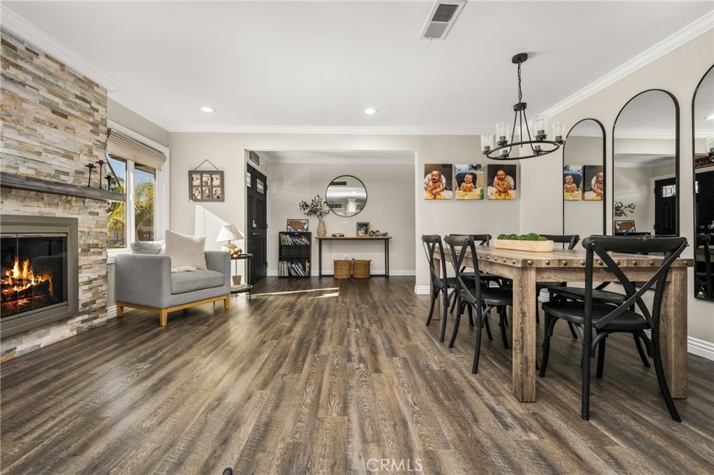 1021 E Del Mar Avenue