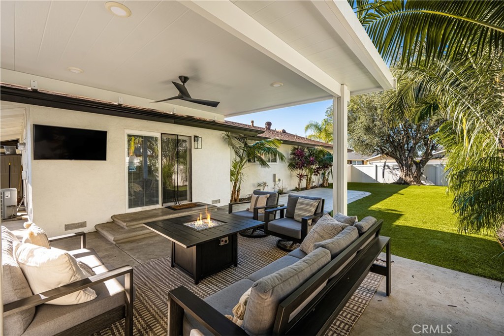 1021 E Del Mar Avenue