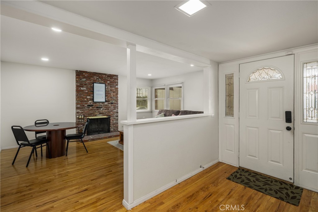 1011 E Chestnut