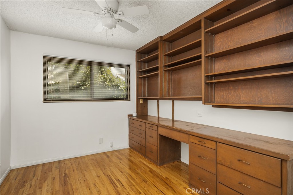 1011 E Chestnut