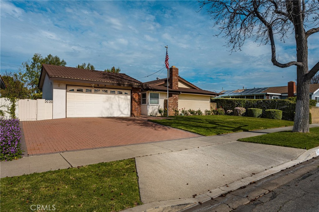 1011 E Chestnut