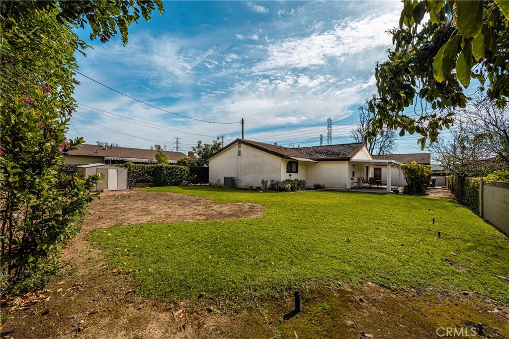 1011 E Chestnut