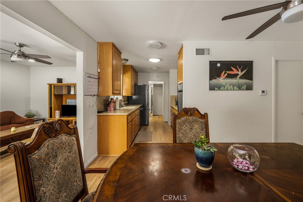 1011 E Chestnut