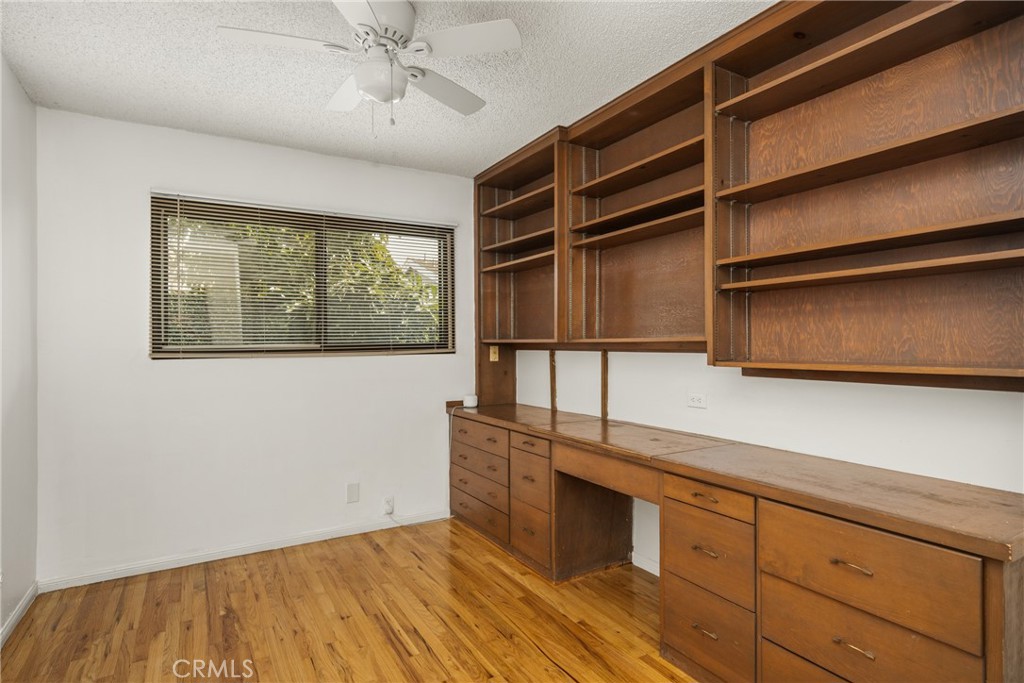 1011 E Chestnut