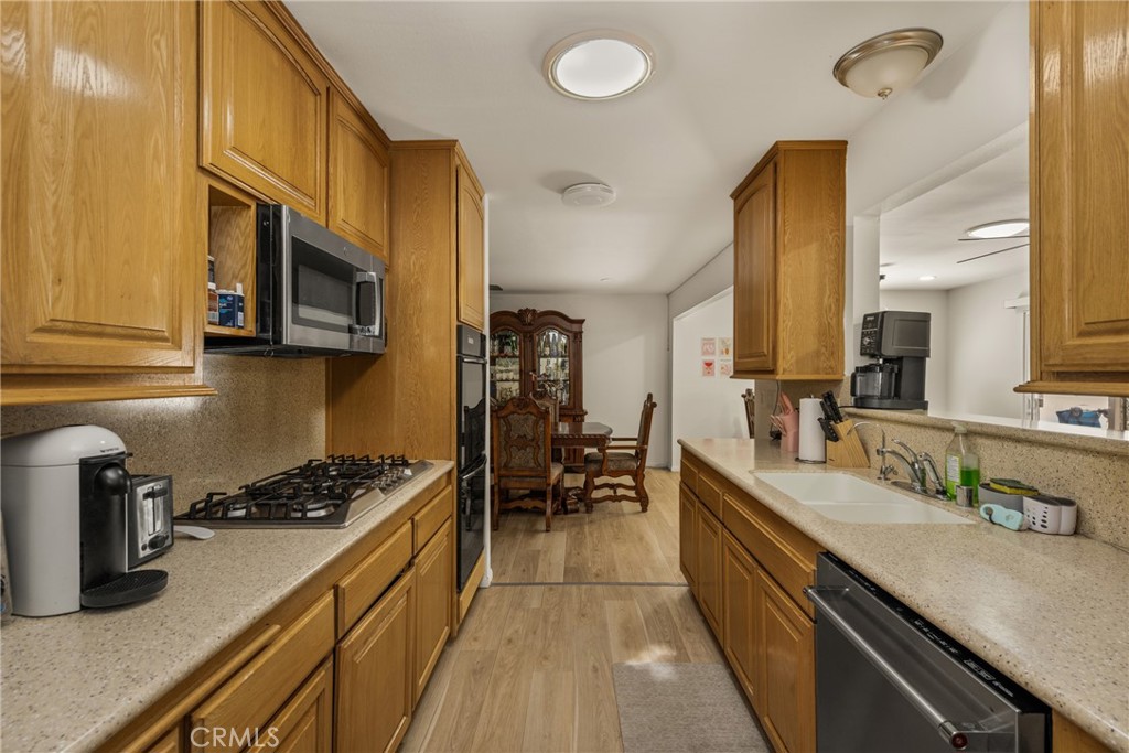 1011 E Chestnut