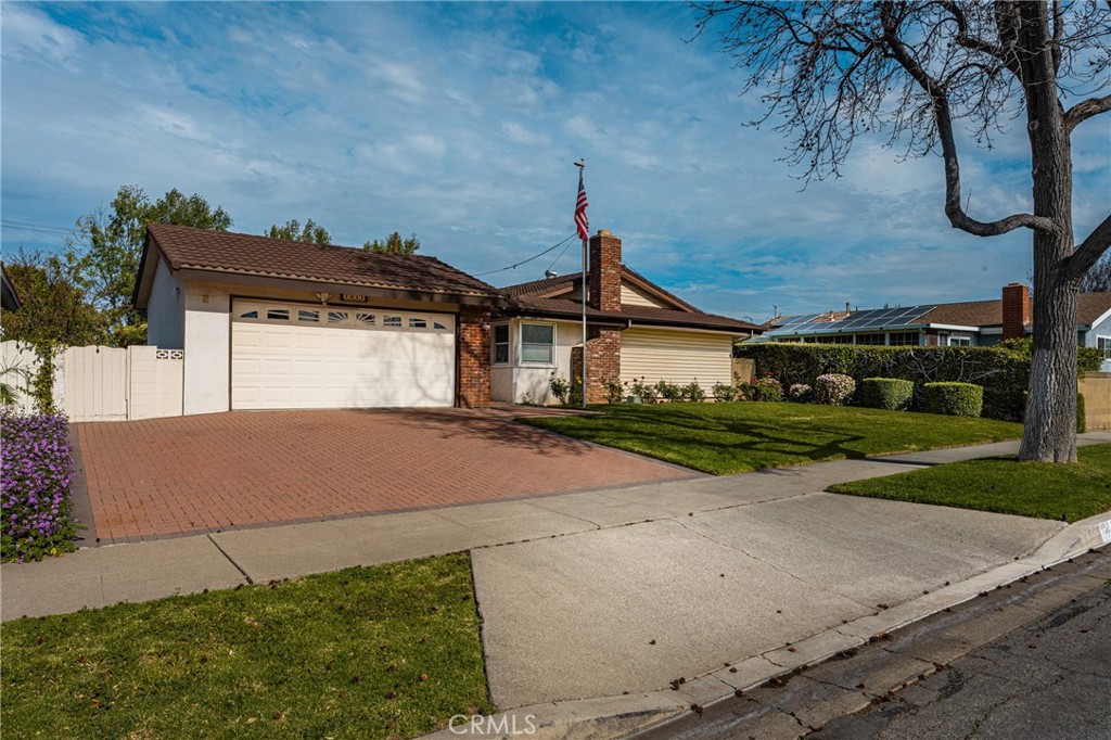 1011 E Chestnut