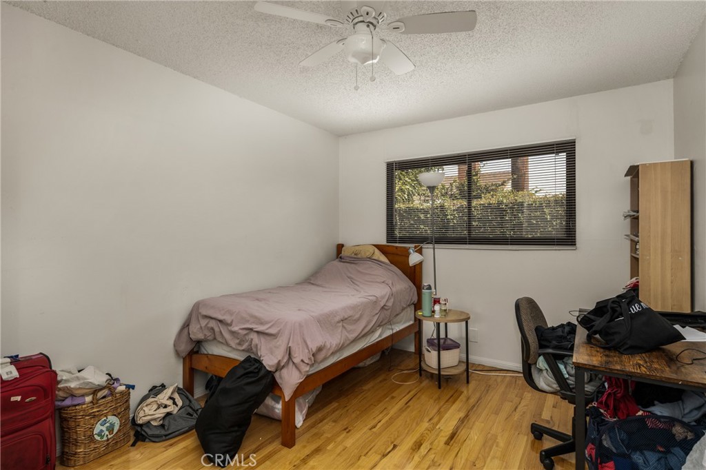 1011 E Chestnut