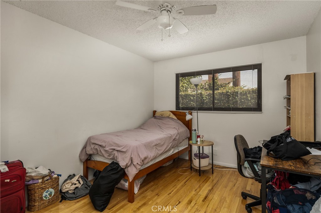1011 E Chestnut