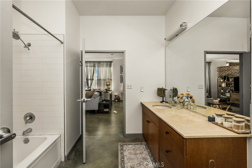 435 W Center Street Promenade 323