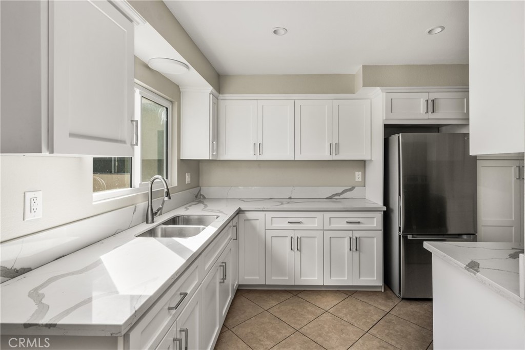 121 S Illinois Street 2