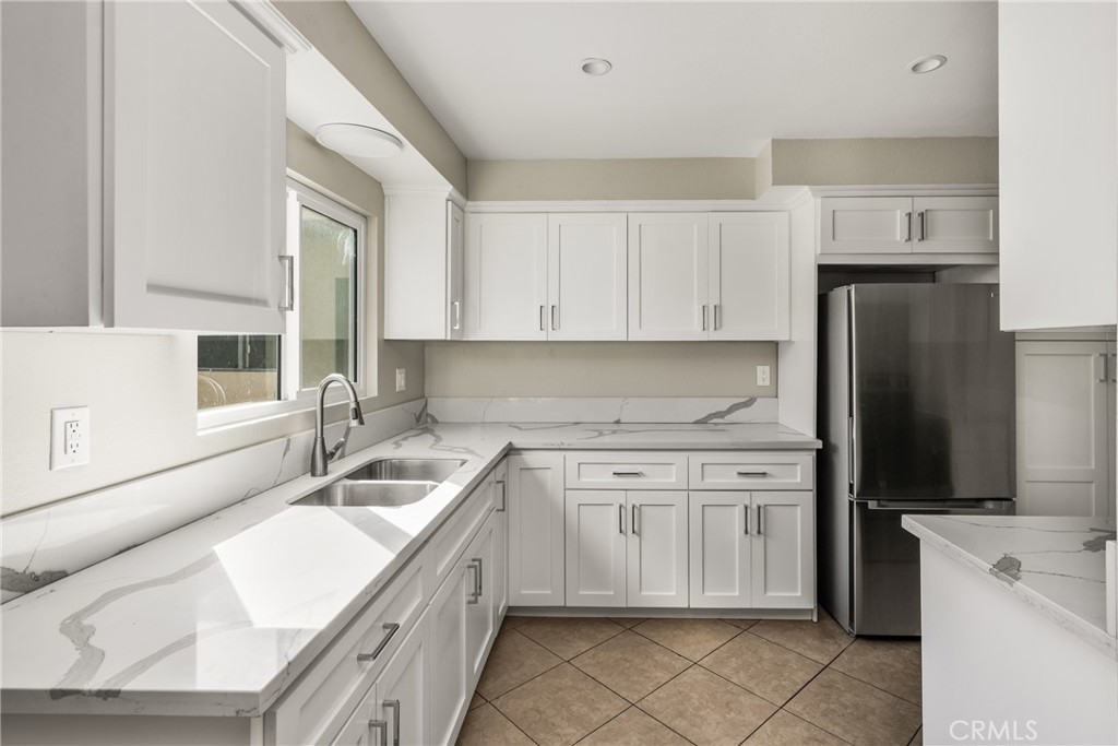 121 S Illinois Street 2