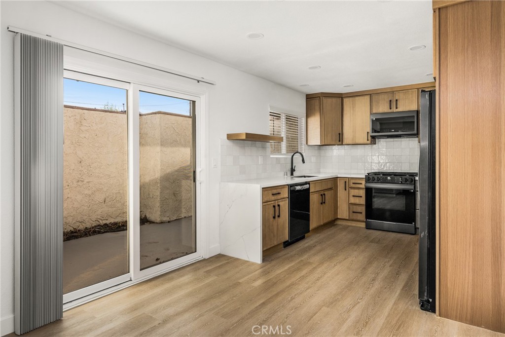 2565 Santa Ana Ave 5