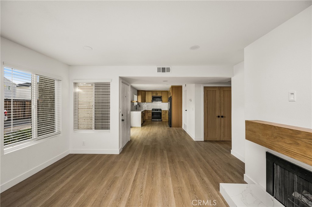 2565 Santa Ana Ave 5