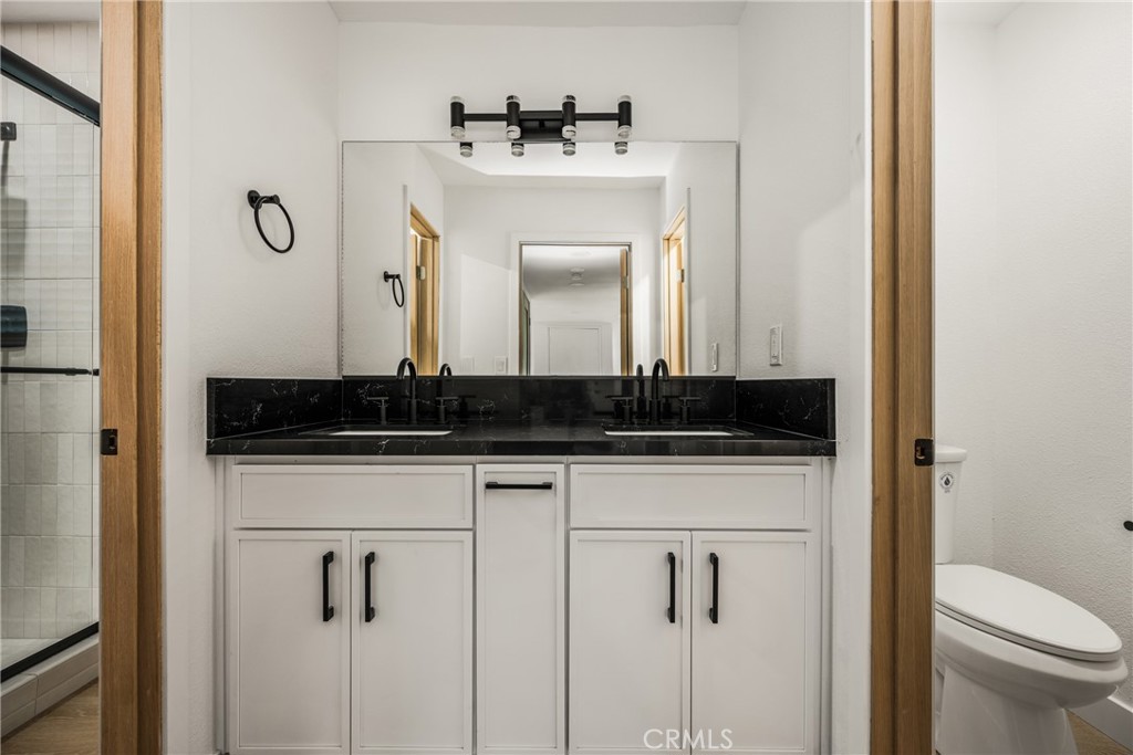 2565 Santa Ana Ave 5