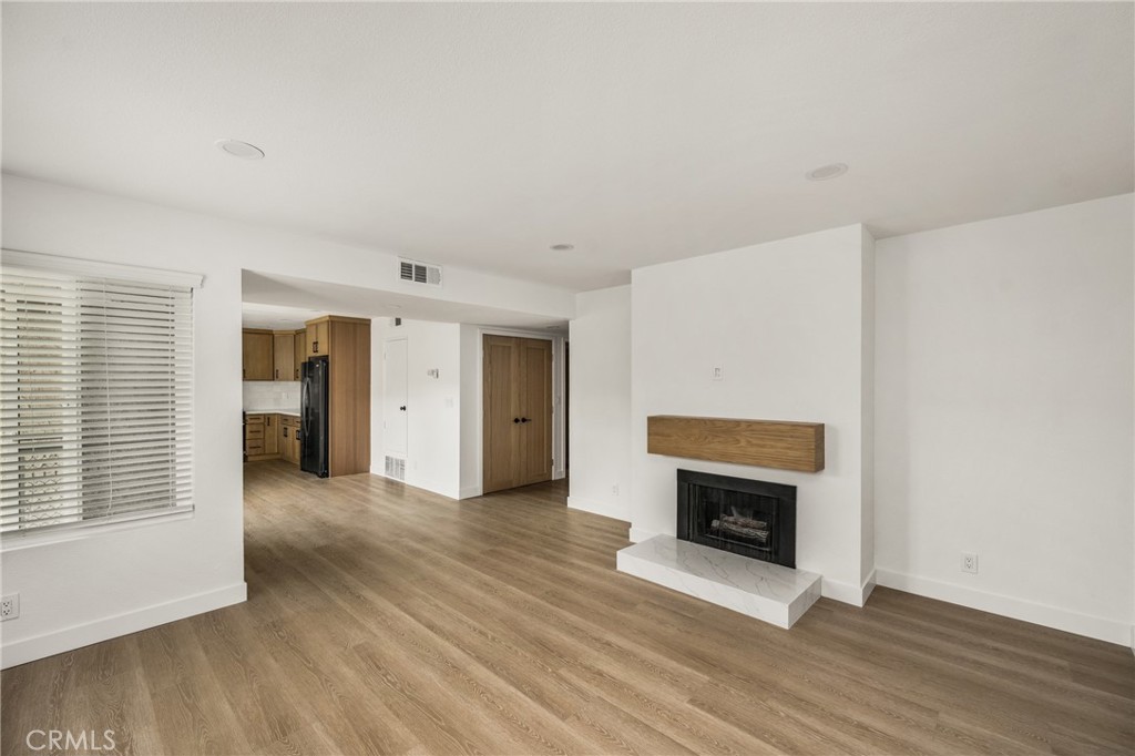 2565 Santa Ana Ave 5