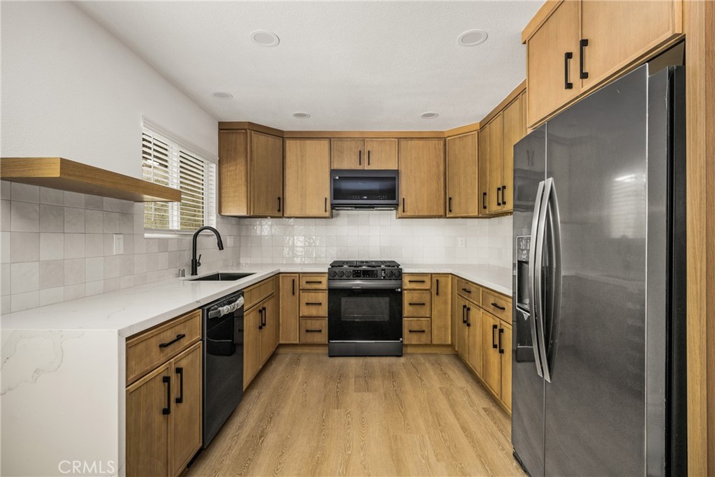 2565 Santa Ana Ave 5