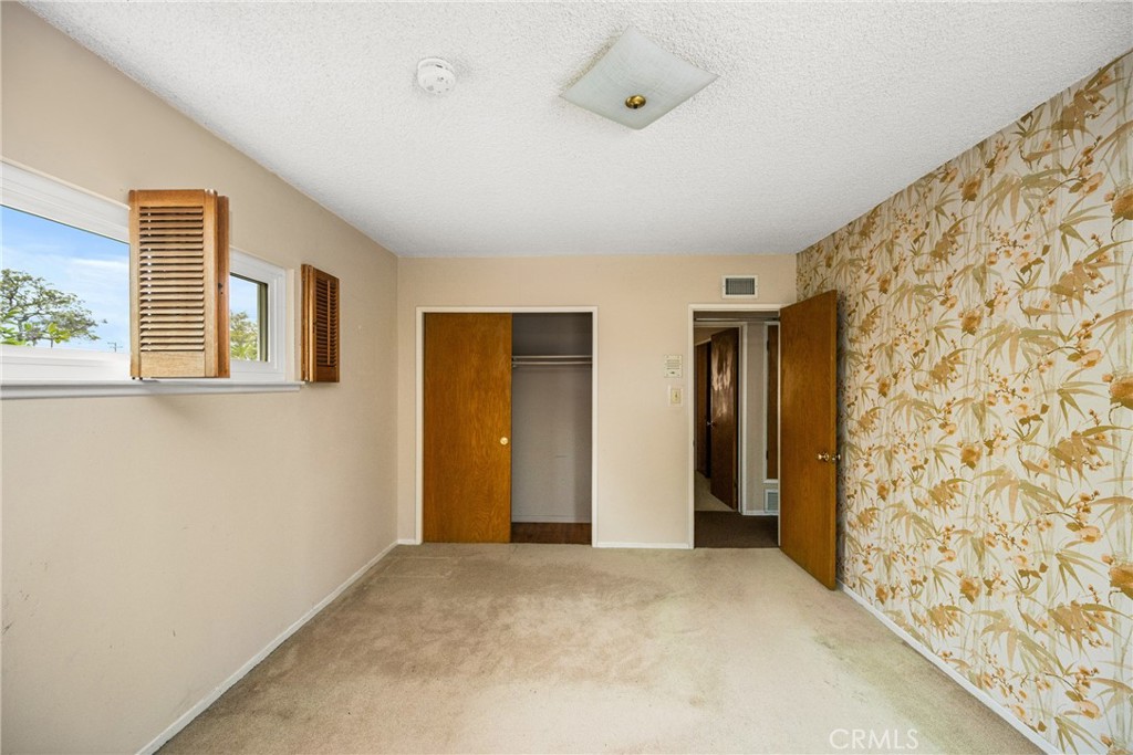 1830 W Chalet Avenue