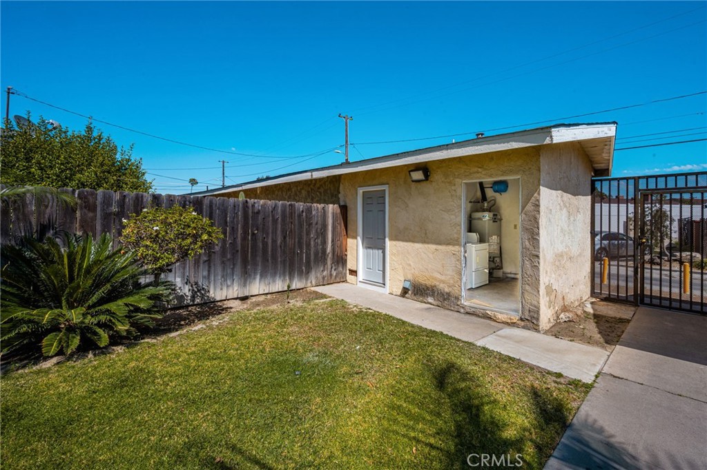1256 N Placentia