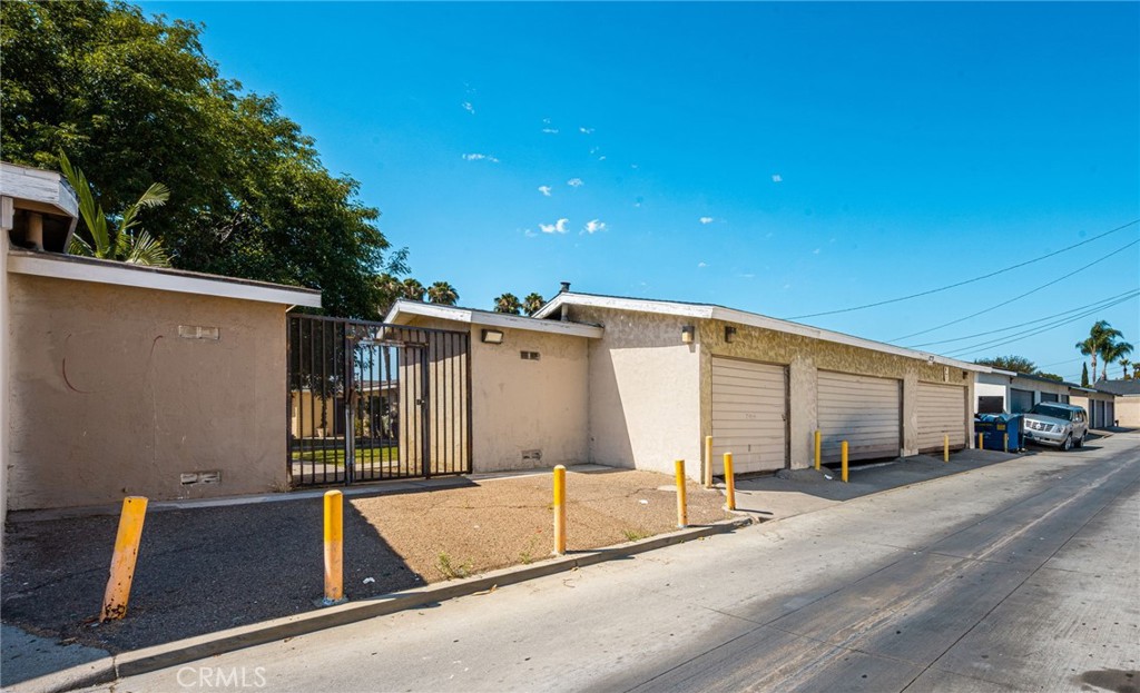 1256 N Placentia