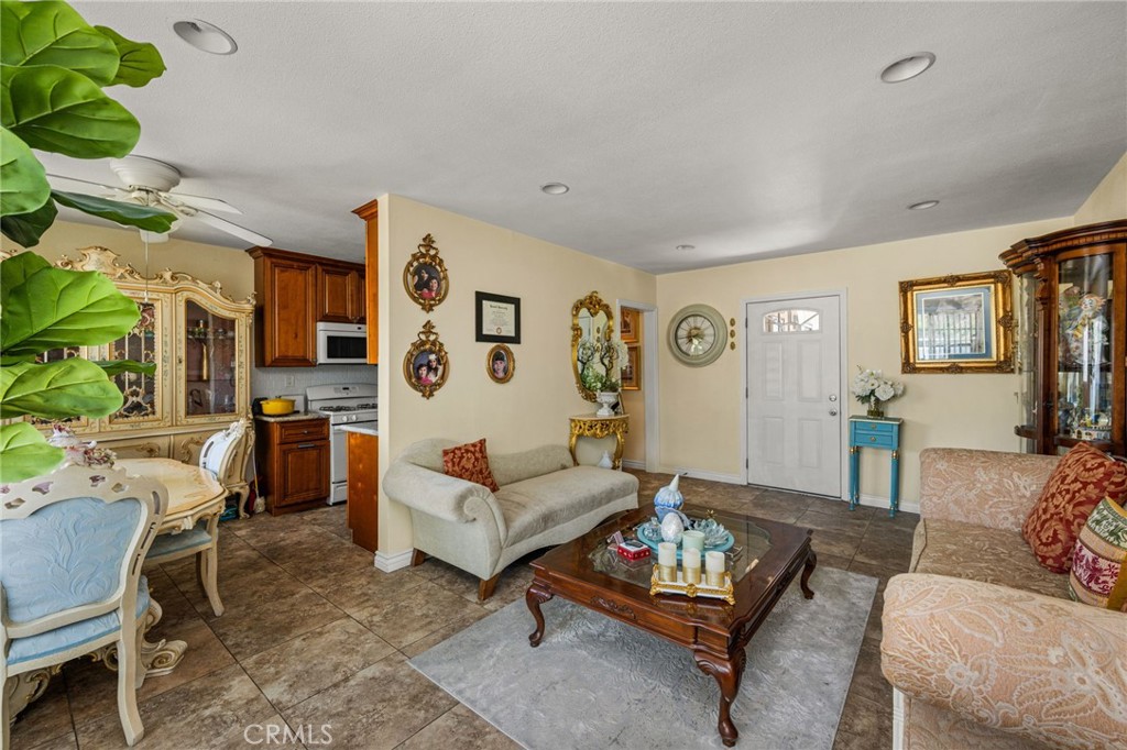 1256 N Placentia
