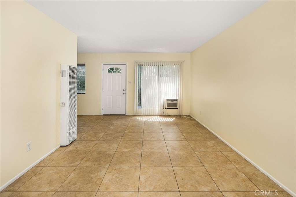 1256 N Placentia