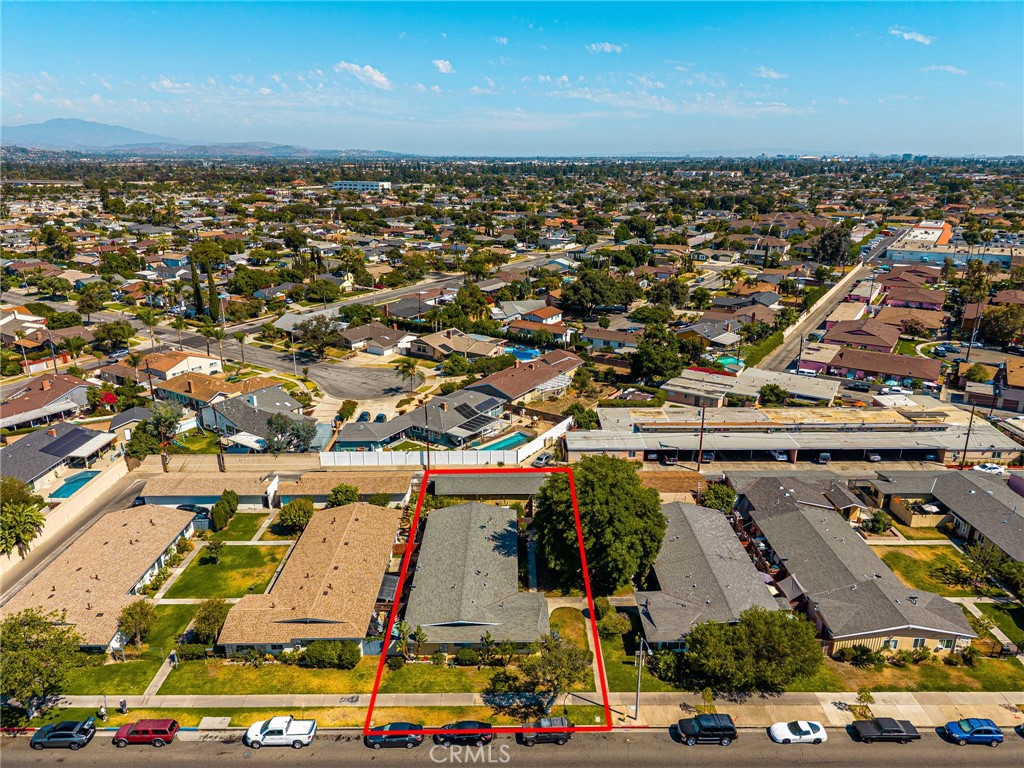 1256 N Placentia