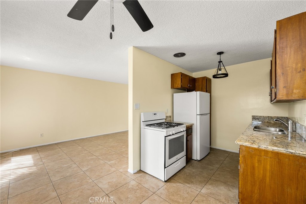 1256 N Placentia