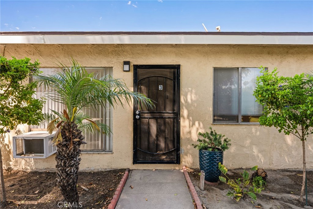 1256 N Placentia
