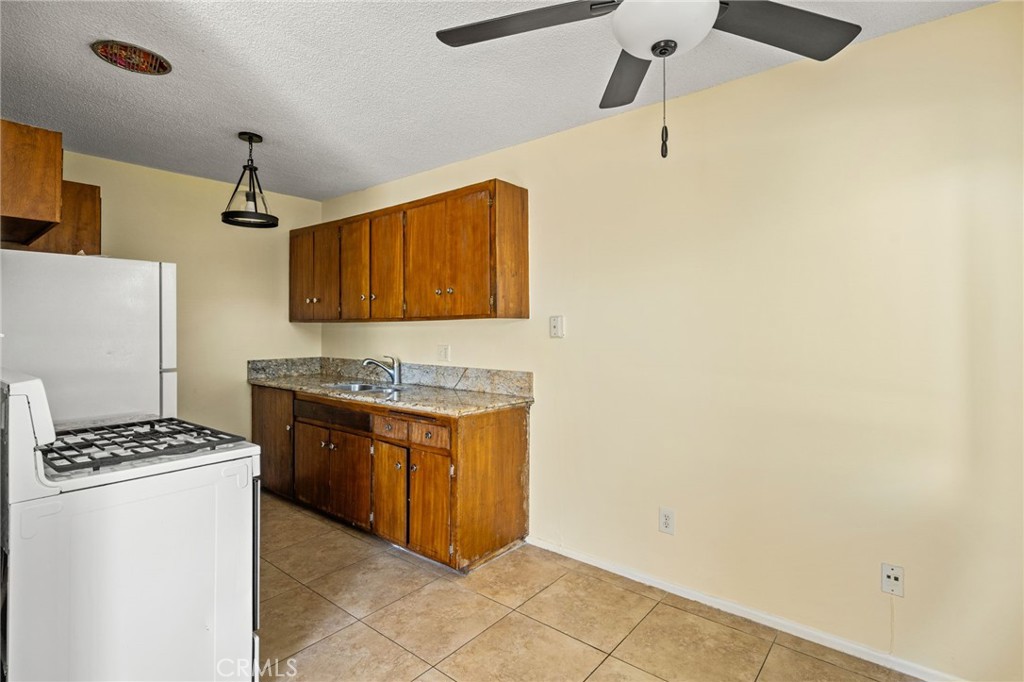 1256 N Placentia