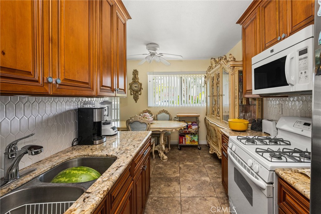 1256 N Placentia