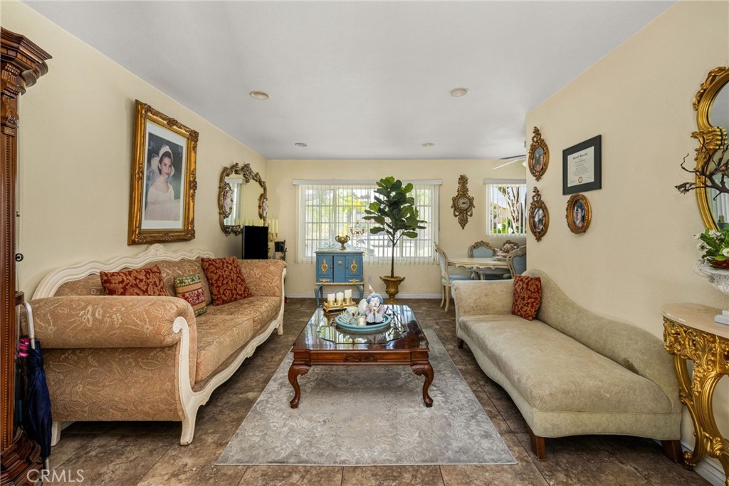 1256 N Placentia