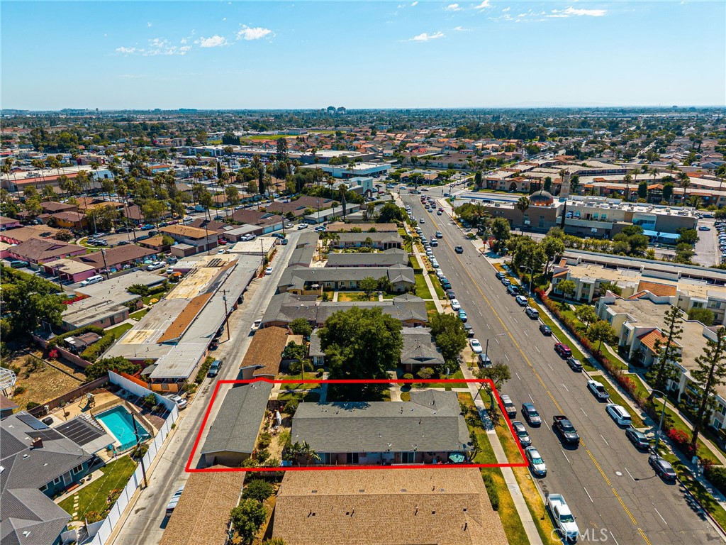 1256 N Placentia