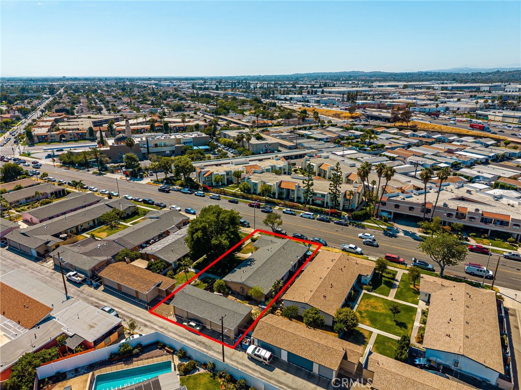 1256 N Placentia