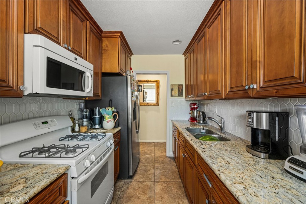 1256 N Placentia