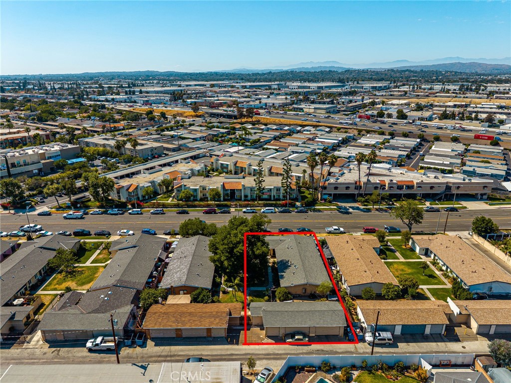 1256 N Placentia