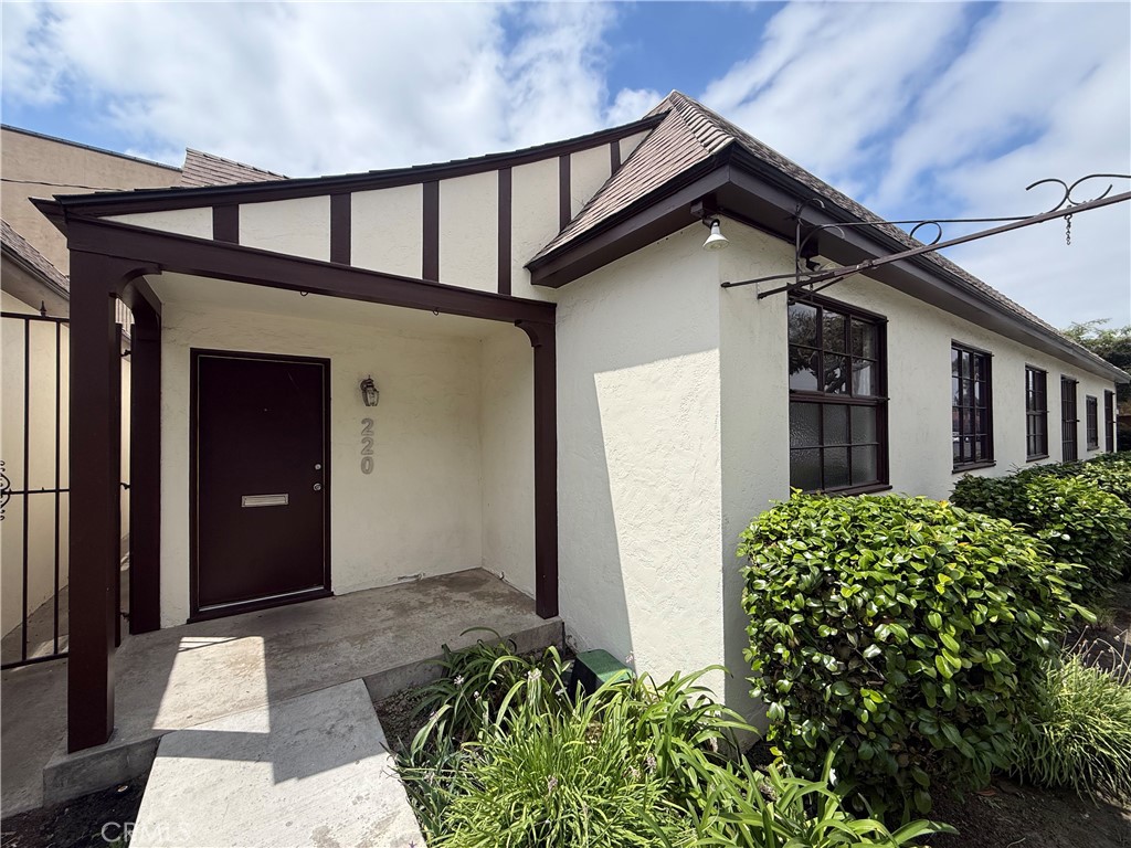 220 W Cypress
