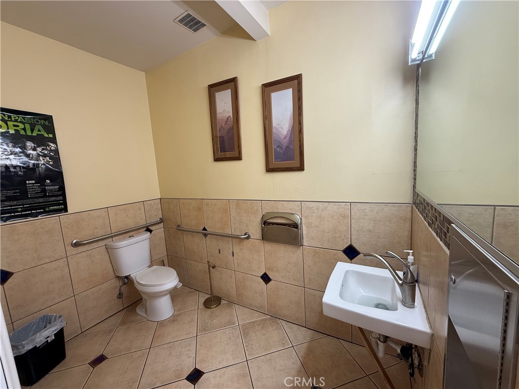 220 W Cypress