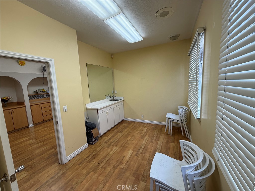 220 W Cypress