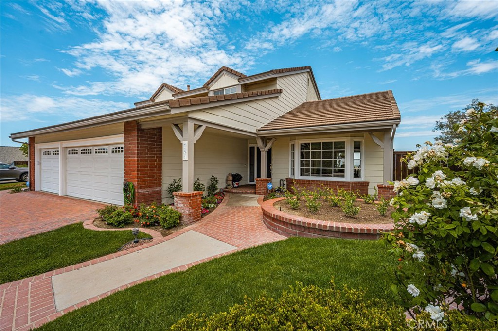 4431 E Olive Branch
