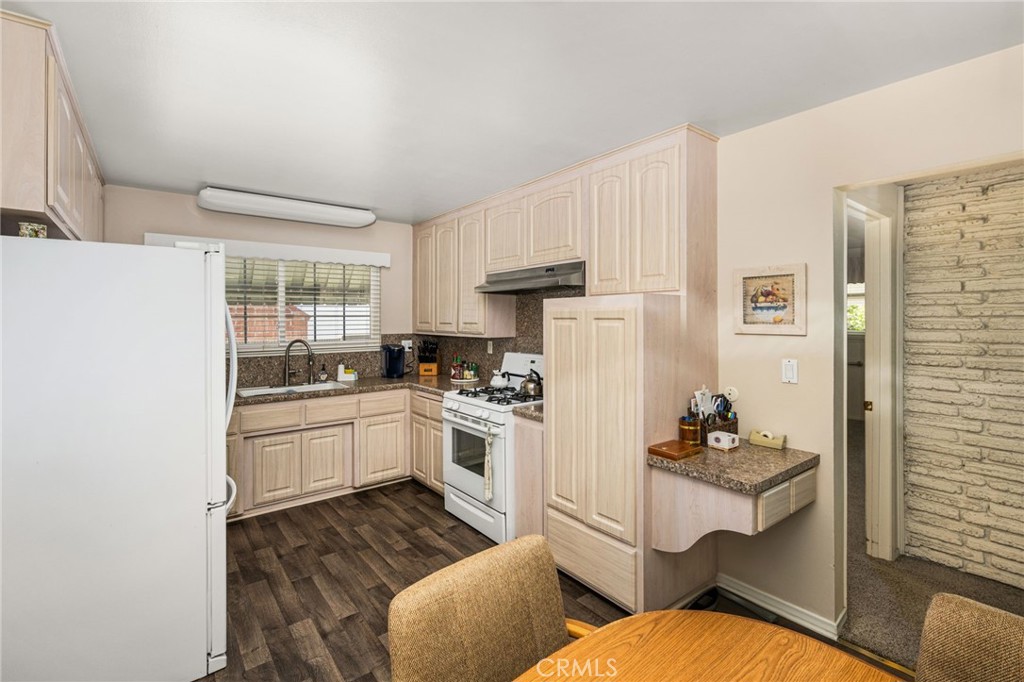 819 S Hastings