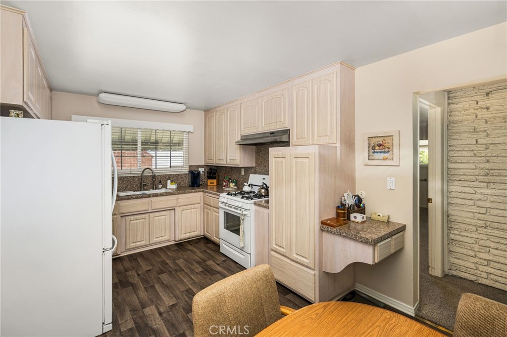 819 S Hastings