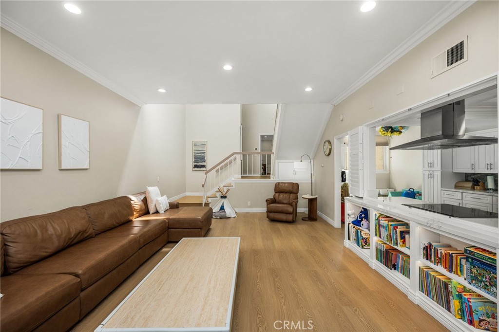 642 Colonial