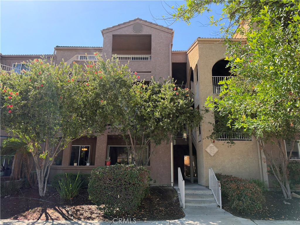 2400 San Gabriel 106