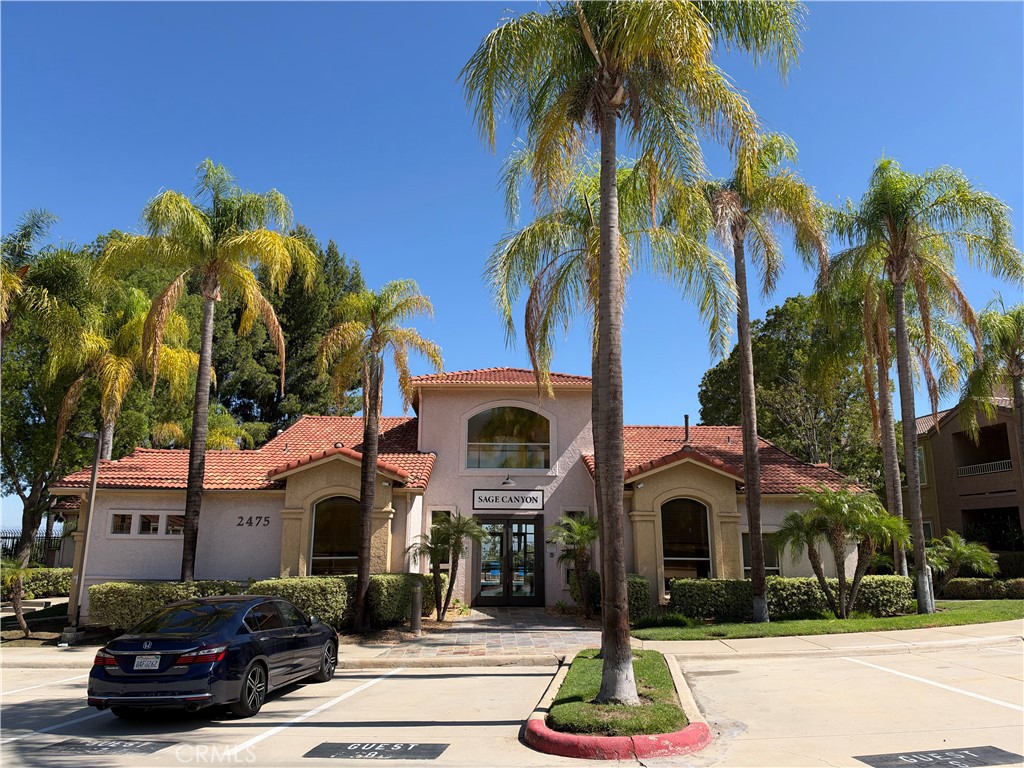 2400 San Gabriel 106