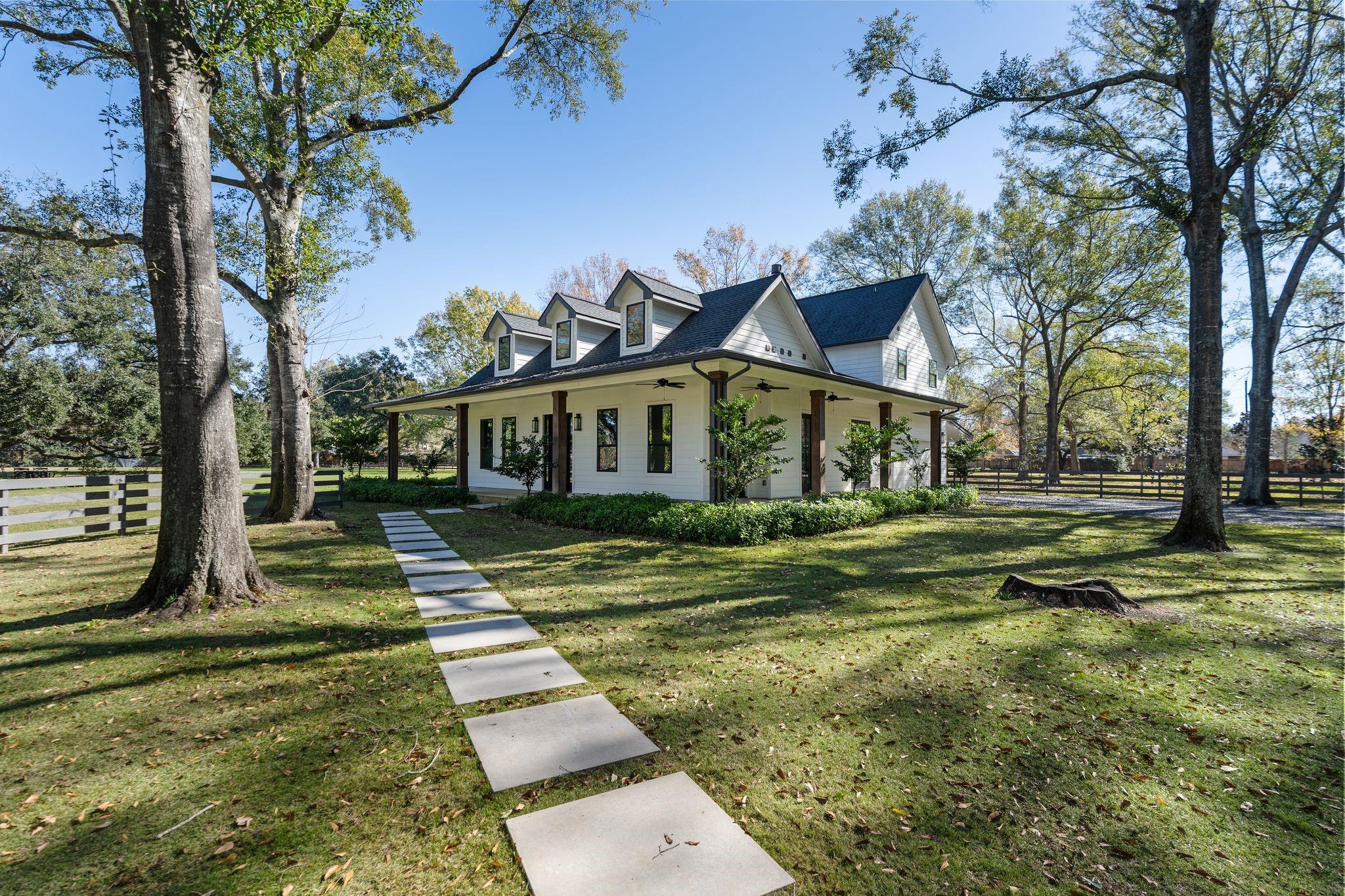 3113 N Saddlebrook Lane
