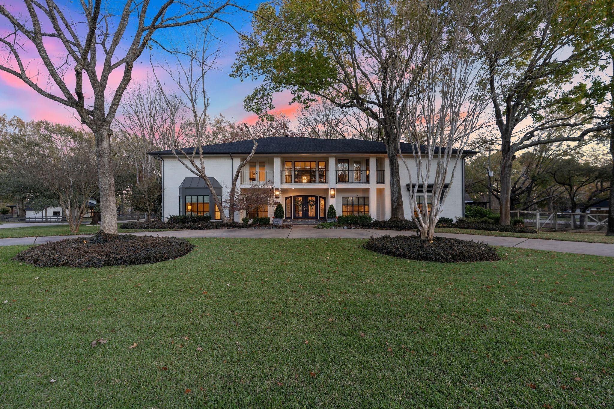3113 N Saddlebrook Lane
