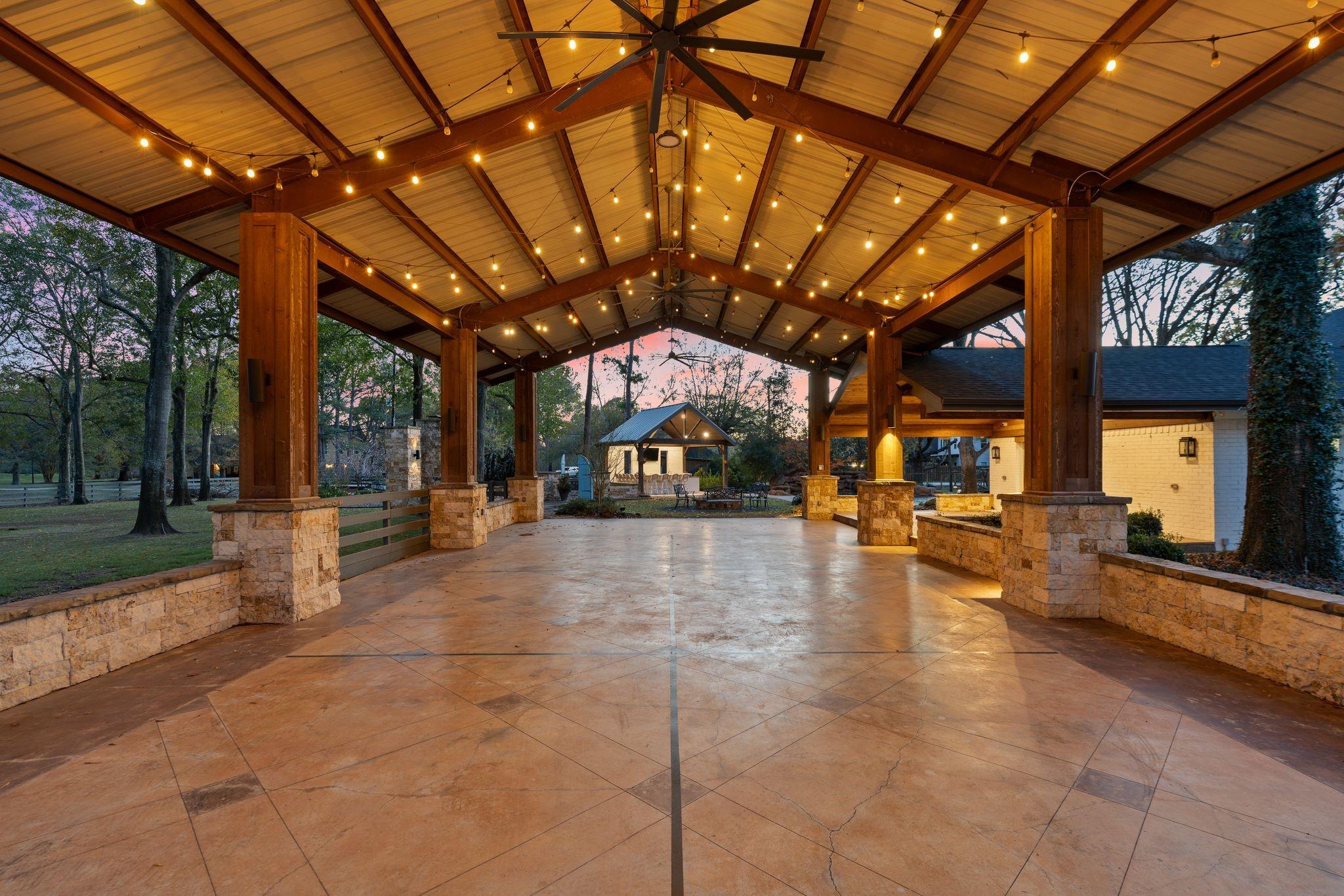 3113 N Saddlebrook Lane